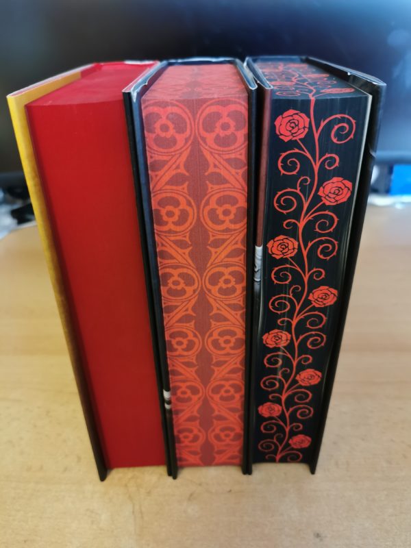 SIGNED LIMITED EDITION SET: Realm/Blade/Fate Breaker - Victoria Aveyard (Chain Store Editions) - Image 2