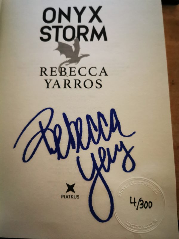 STAMP SIGNED/NUMBERED EDITION: Onyx Storm – Rebecca Yarros - Image 2