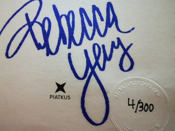 STAMP SIGNED/NUMBERED EDITION: Onyx Storm – Rebecca Yarros - Image 3